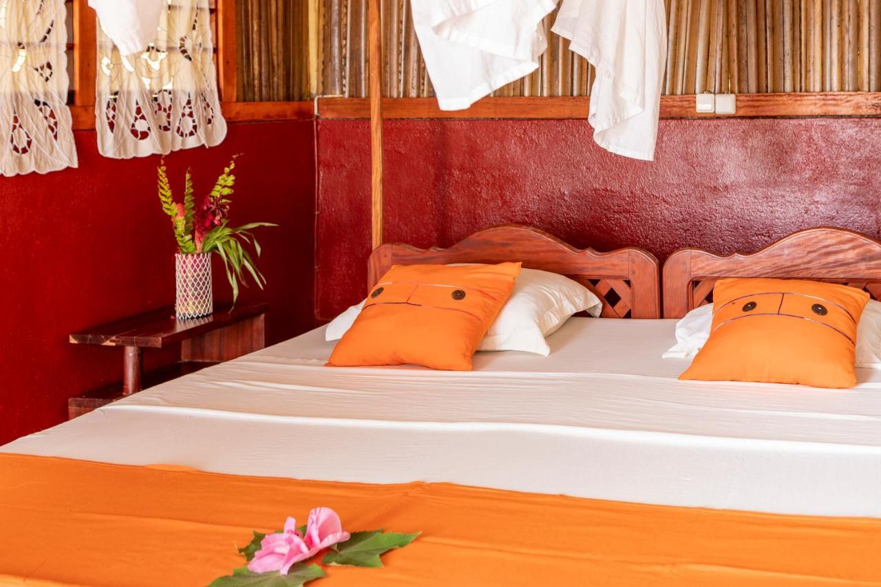 Floraly Komba Hotel - クンバ島 エクステリア 写真