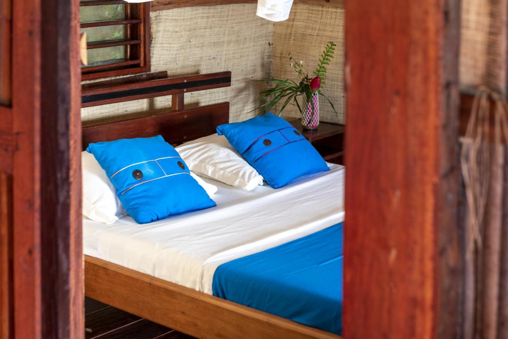 Floraly Komba Hotel - クンバ島 エクステリア 写真