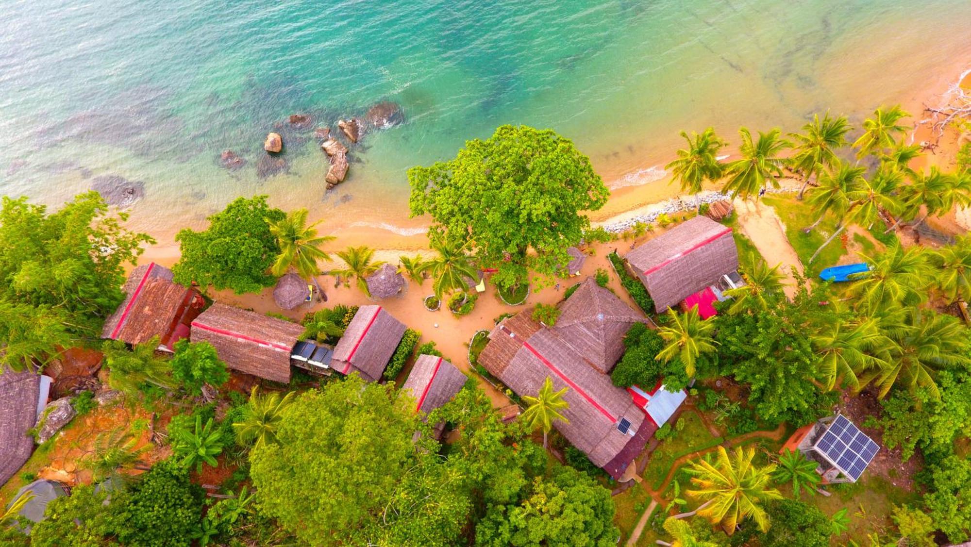 Floraly Komba Hotel - クンバ島 エクステリア 写真